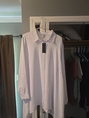 Women’s White Textured Button-Front Blouse - Relaxed Collar